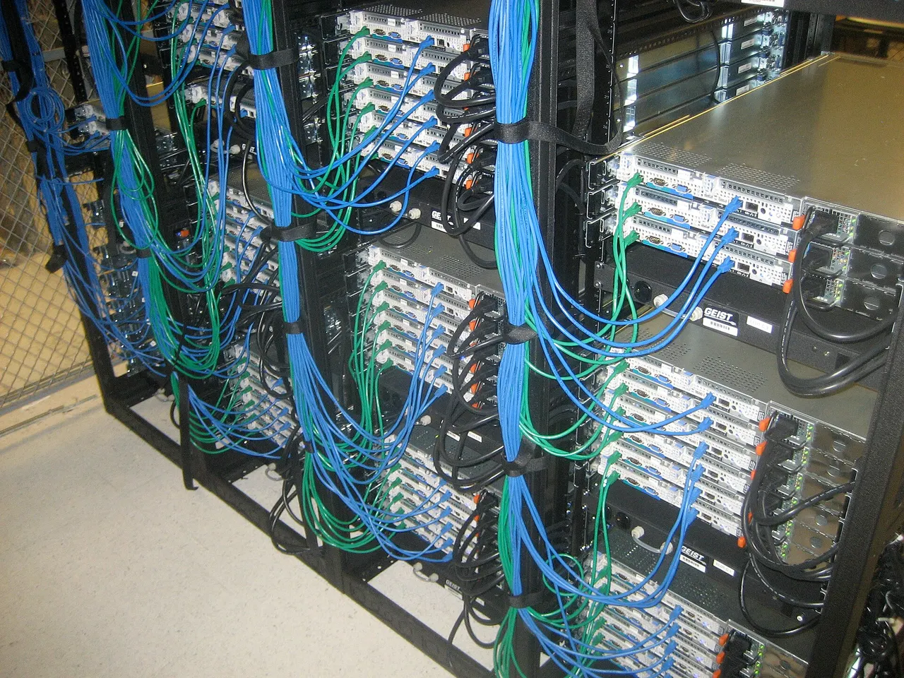 Wikimedia Tampa datacenter fall 2007, cabling